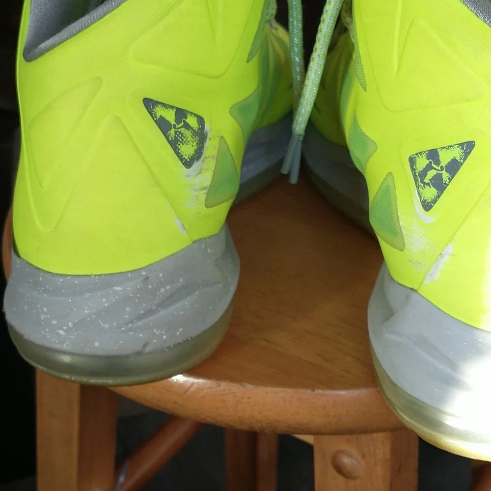NIKE SNEAKERS! - Picture 4 of 14